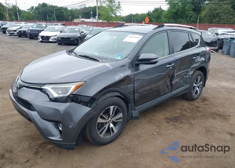 2016 Toyota Rav4 Xle z USA, uszkodzony, nr VIN JTMRFREV9GD192858